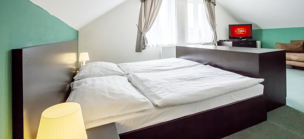 Garni Hotel Fellini Żar nad Hronem Zewnętrze zdjęcie