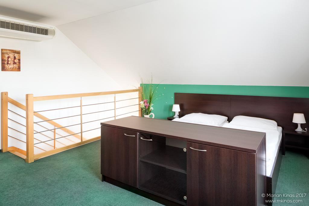 Garni Hotel Fellini Żar nad Hronem Zewnętrze zdjęcie
