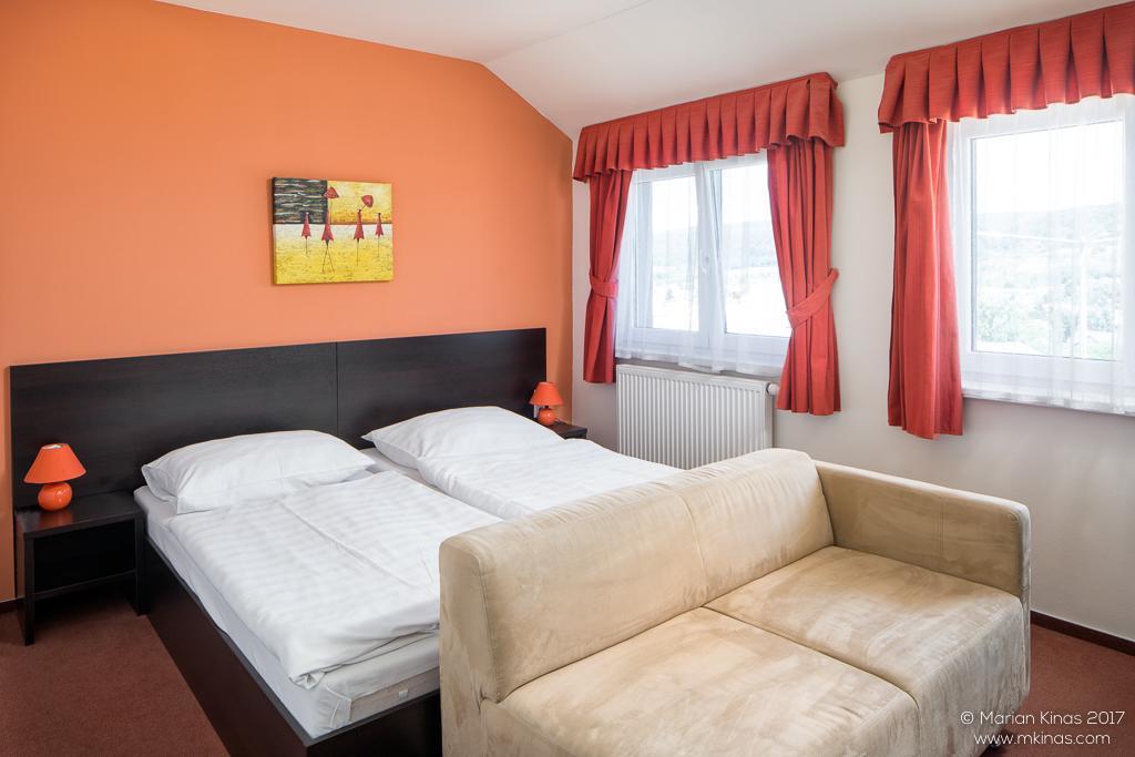 Garni Hotel Fellini Żar nad Hronem Zewnętrze zdjęcie
